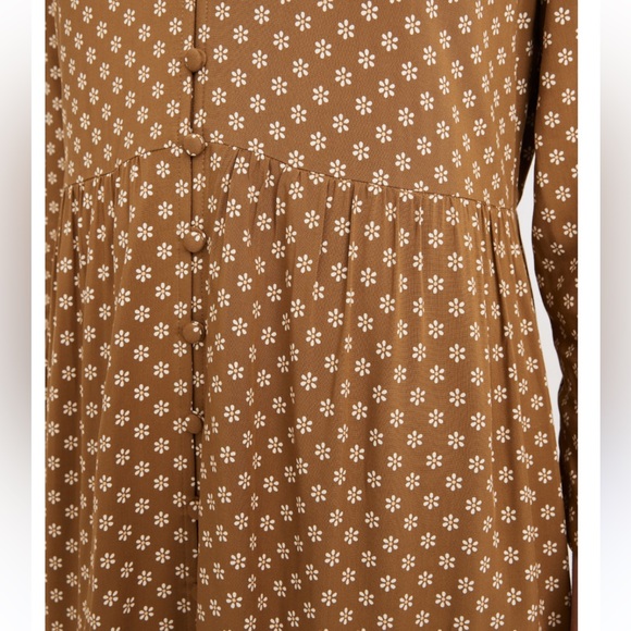 Madewell v neck tiered button front midi dress in daisies forever - Picture 6 of 10